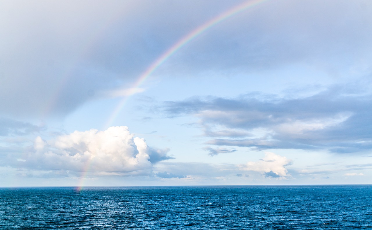 Regenbogen über dem Meer, pixabay.com, freie kommerzielle Lizenz, 18.11.2022